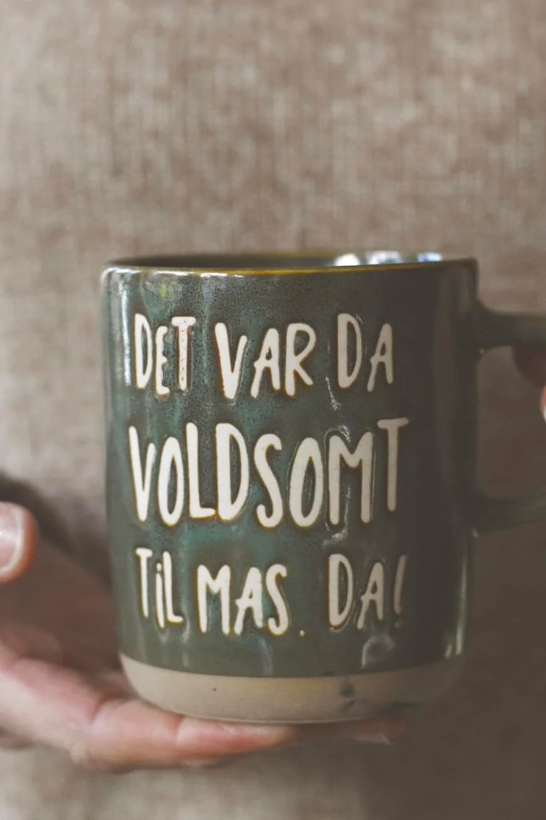 Krus h 9,5 cm "Voldsomt til mas"