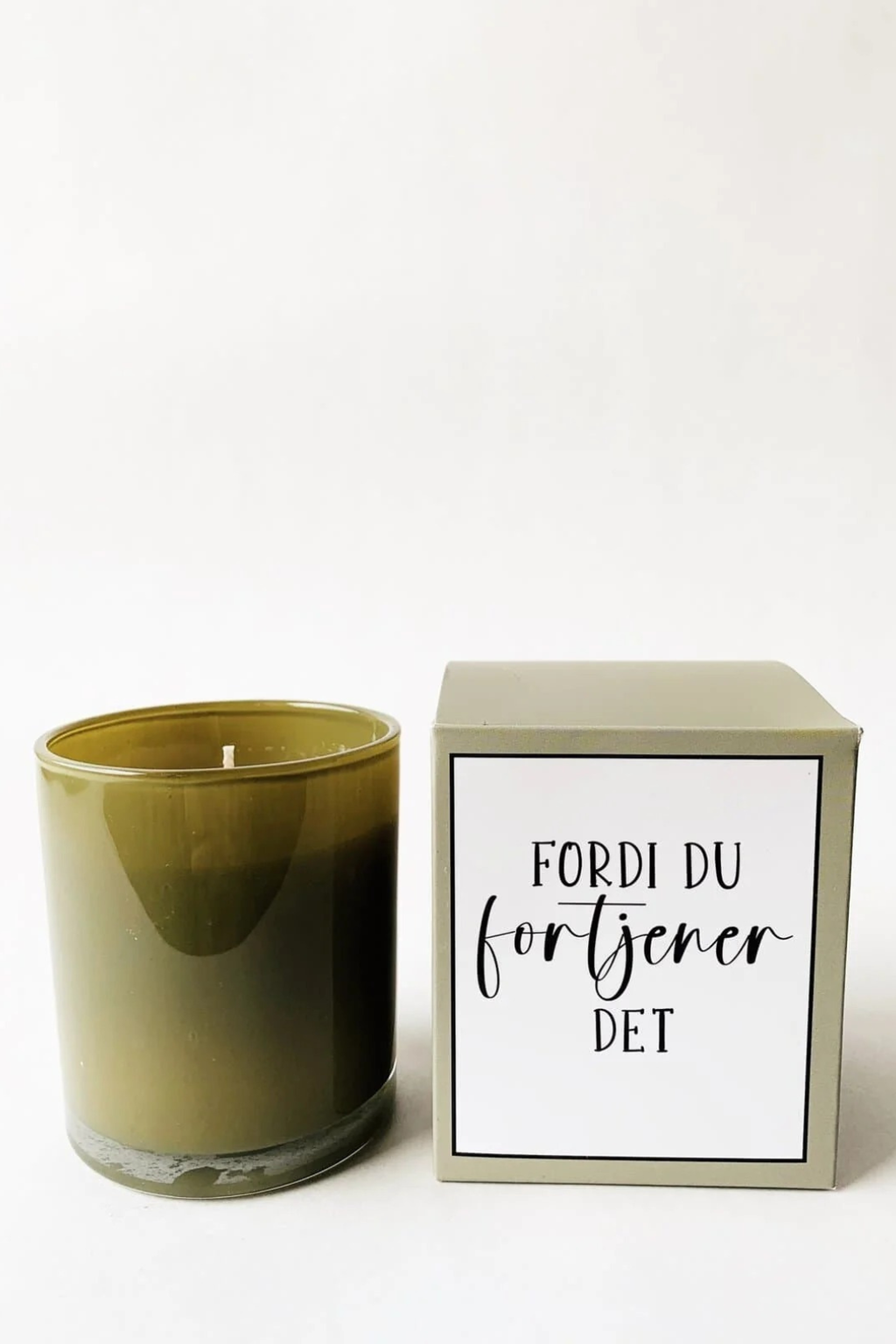 Duftlys i gaveeske 8x9cm "fordi du fortjener det"