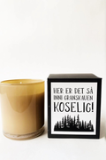 Duftlys i gaveeske 8x9cm «inn i granskauen koselig»