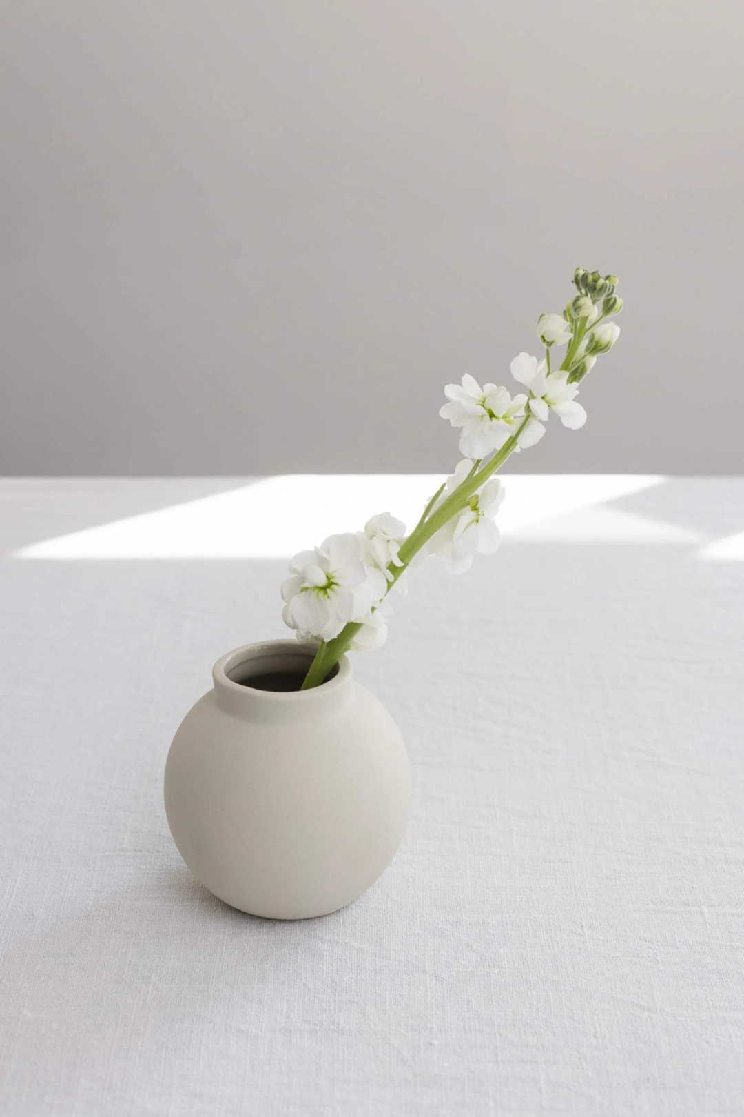 Sögne nora vase balloon beige small
