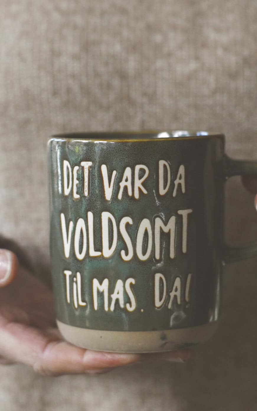 Krus h 9,5 cm "Voldsomt til mas"